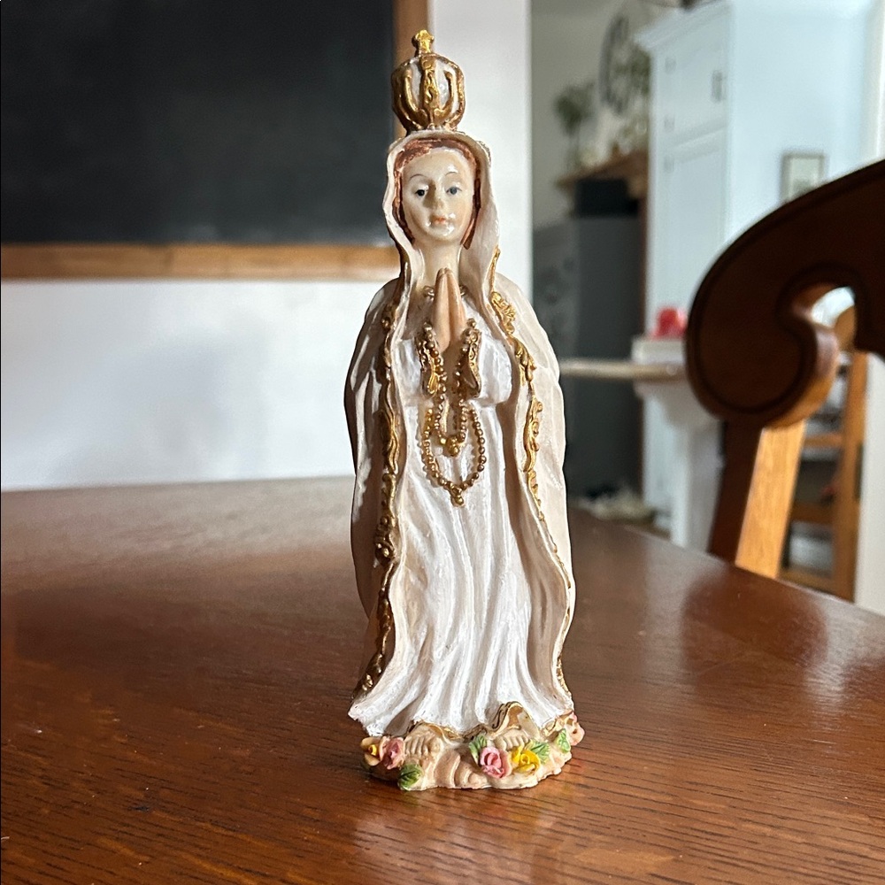 Religious Our Lady of Fatima/Gold Accents